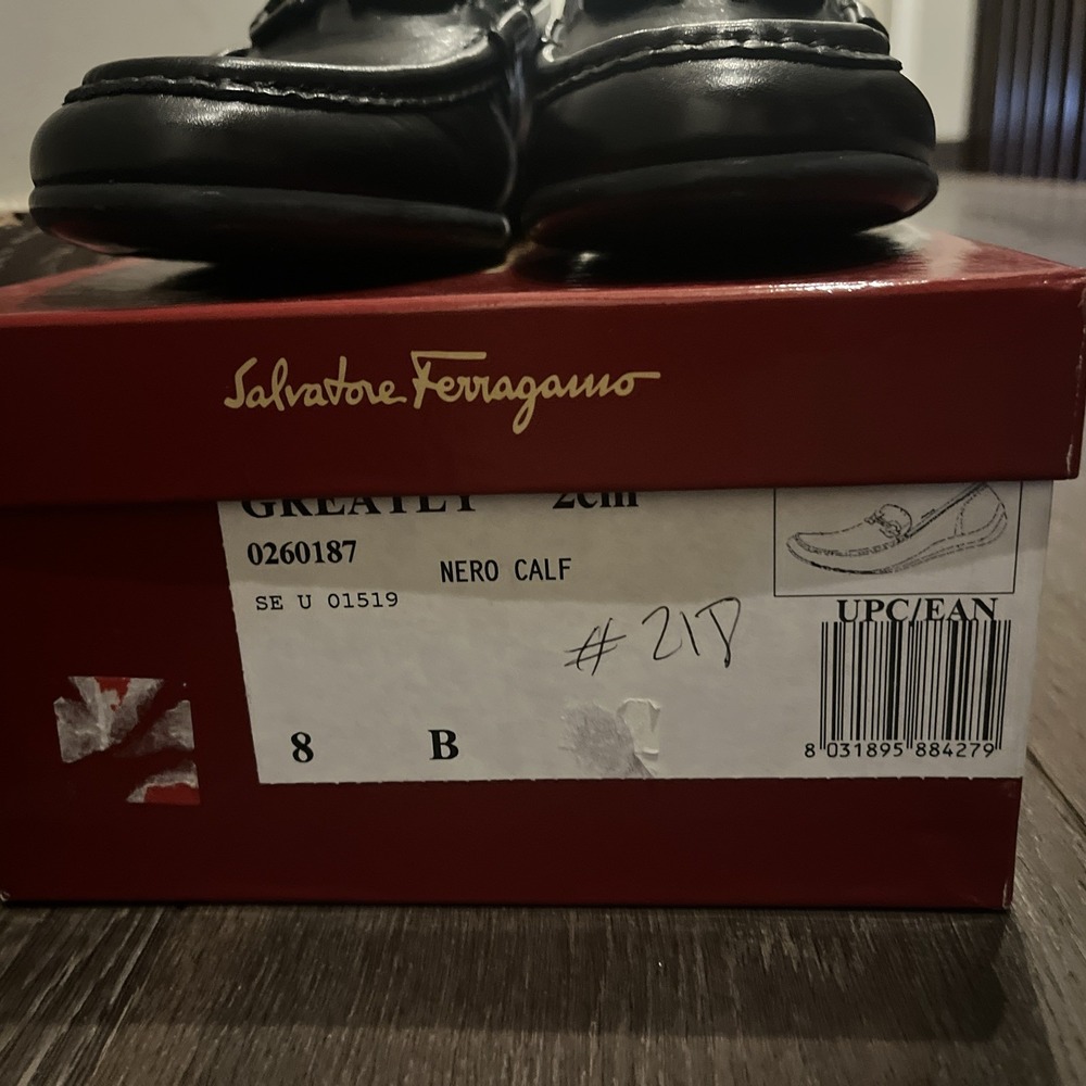 Salvatore Ferragamo 8B Black Leather Driver Loafer Black Logo Hardware - Picture 10 of 10